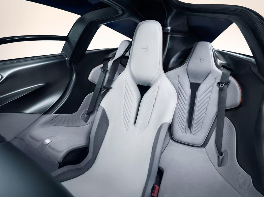 Интерьер McLaren Speedtail 2018 года  (фото 10 из 23)